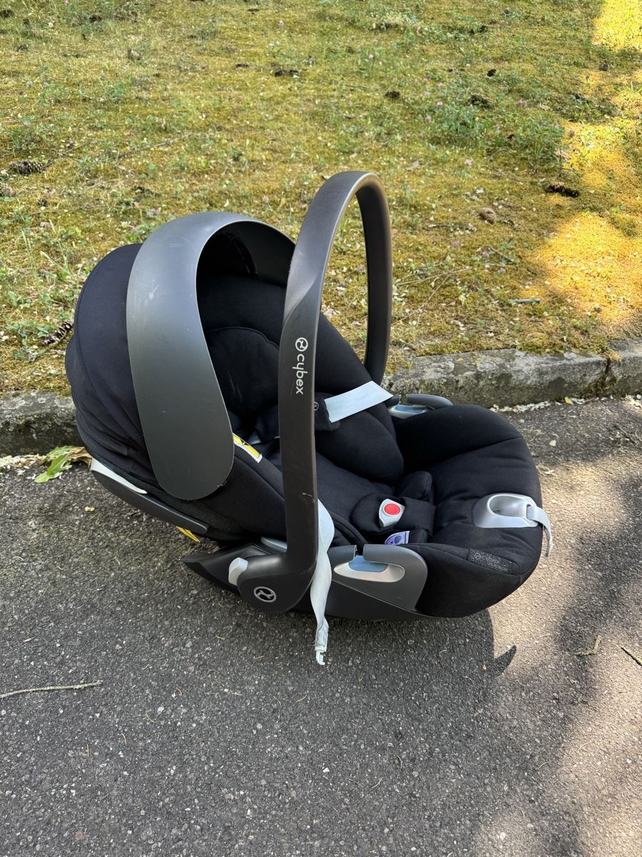 Cybex Sièges auto: Cybex Babyschale mit Isofix-Station 360° – D'occasion à Dübendorf par adb90 1