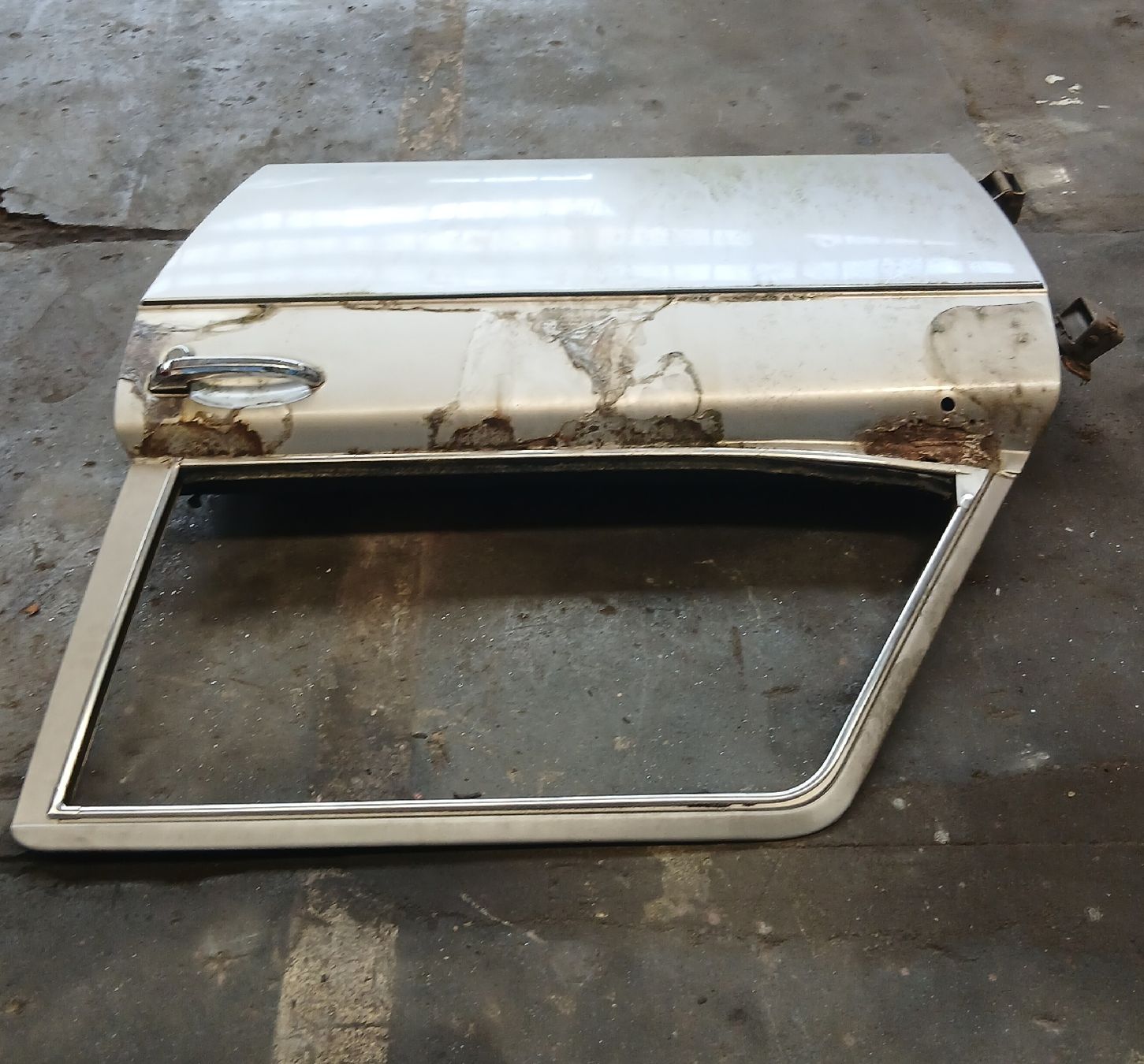 Saab Tutti pezzi di ricambio auto: Portière gauche Saab 99 – Usato da la heutte venduto da Auto-stock 3