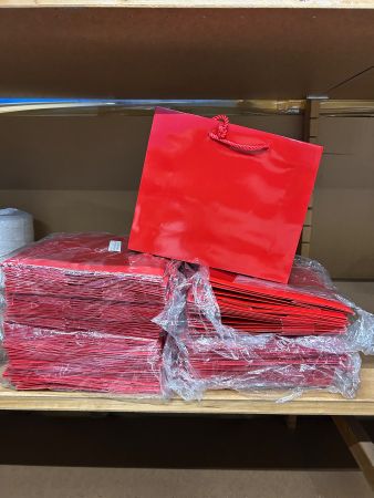 90 rote Lackpapier Tragtaschen, neuwertig