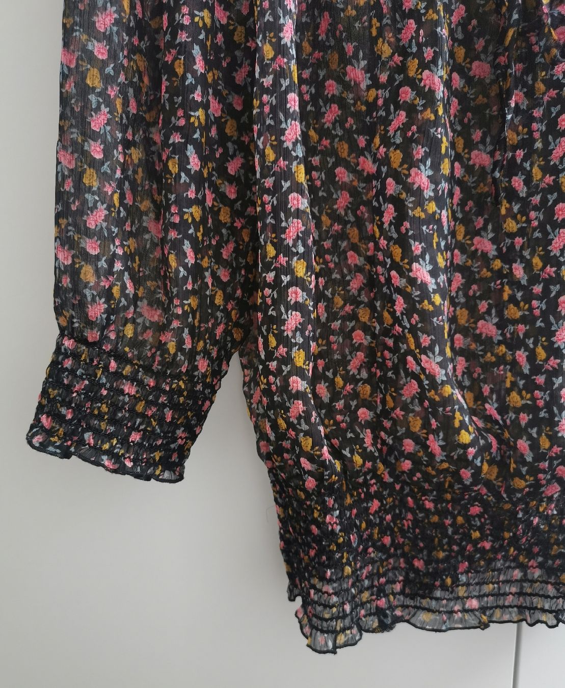 Chemisiers: Schwarze Bluse mit Blumenmuster Gr. 36 – D'occasion à Obergerlafingen par Sigus 2