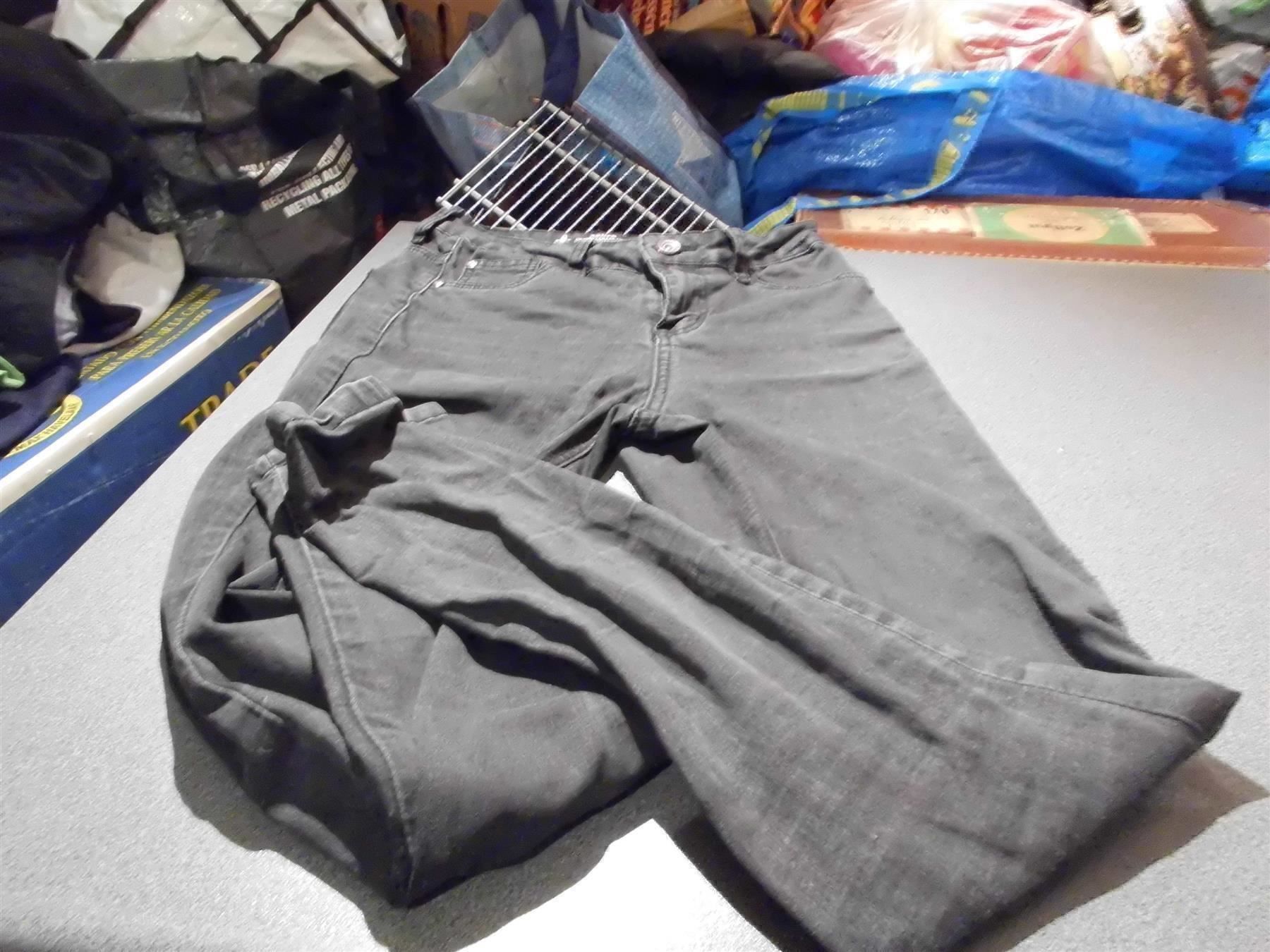 Zebra Pantalons: Hose Grösse 34, Zebra, schwarz – D'occasion à Zürich par Motzkuh