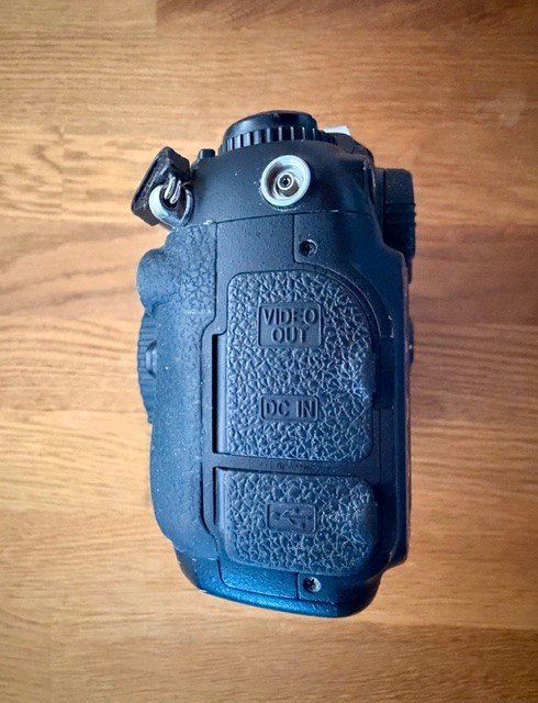 Nikon Fotocamera: Nikon D200 inkl. Akku und Ladegerät. – Usato da Trimbach venduto da Qom 2