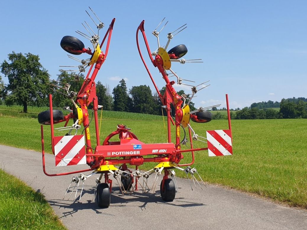Tutte le macchine: Pöttinger Kreiselheuer HIT 690 N – Usato da Wädenswil venduto da Kleinerland