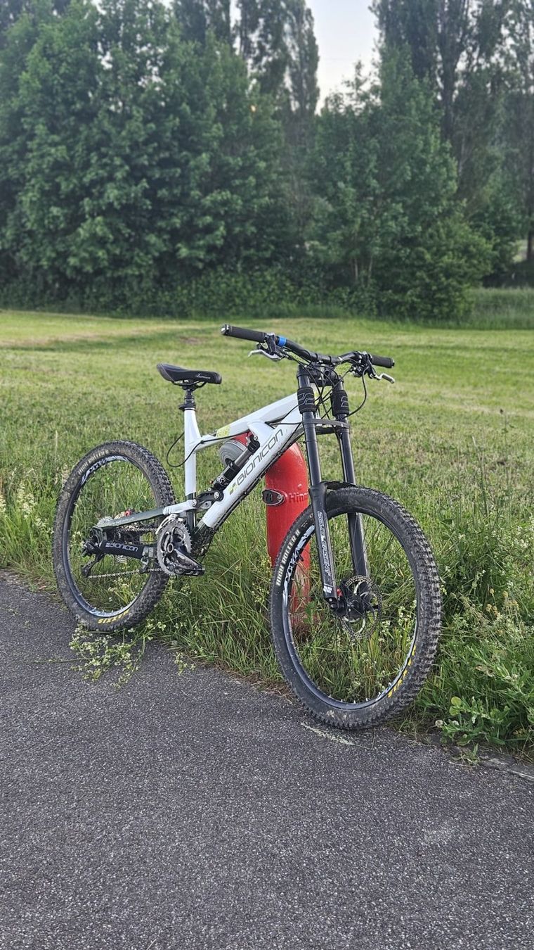 Velos: Bionicon Tesla 1, 2012 Downhill MTB – Gebraucht aus Winznau von FlorianV