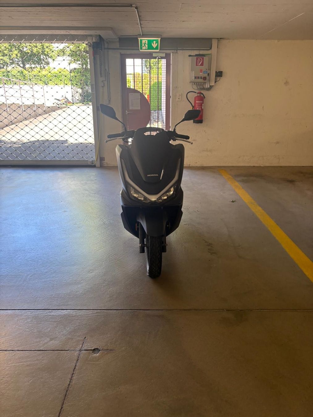 Honda Scooters: Honda PCX 125 – D'occasion à Baar par igo_tl9y 2