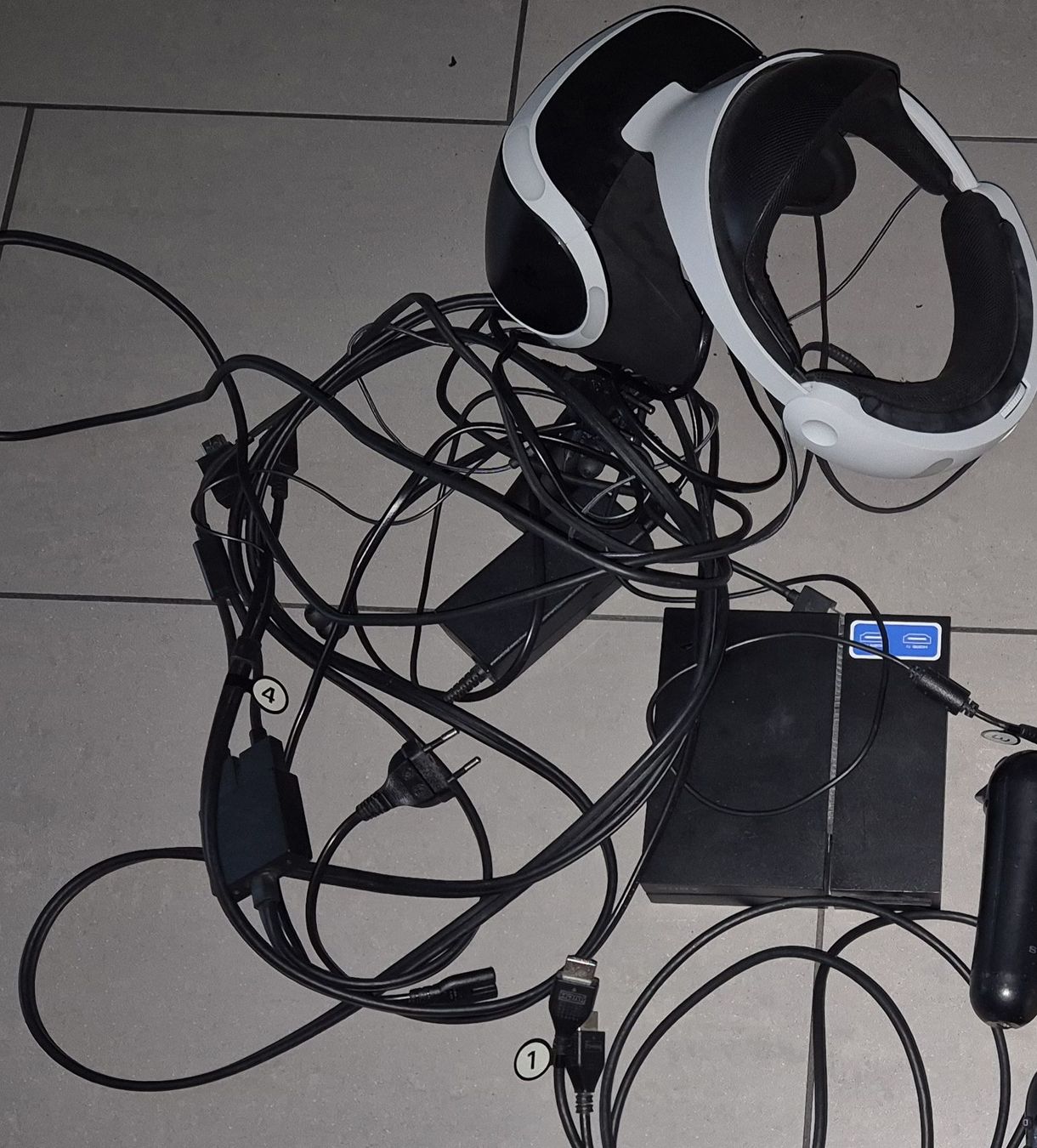 Sony VR Brille: Playstation VR Headset Set mit PS4 Pro  Zubehör – Gebraucht aus Niederweningen von era_s96g