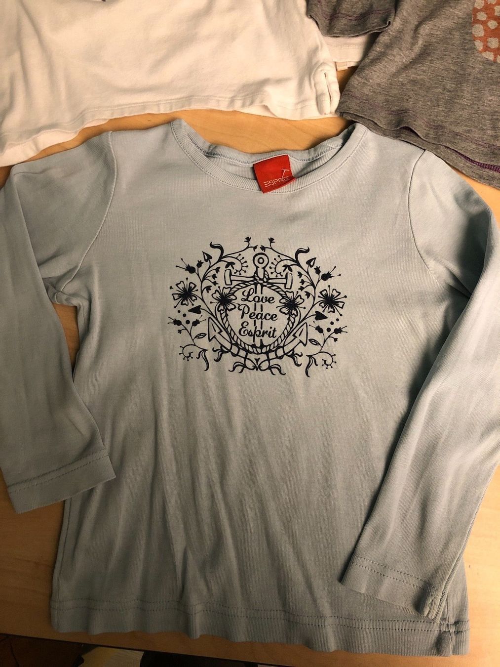 Esprit Maglioni & Felpe: 3 süsse Esprit Shirts Gr.104 – Usato da Obergerlafingen venduto da cabo4 2