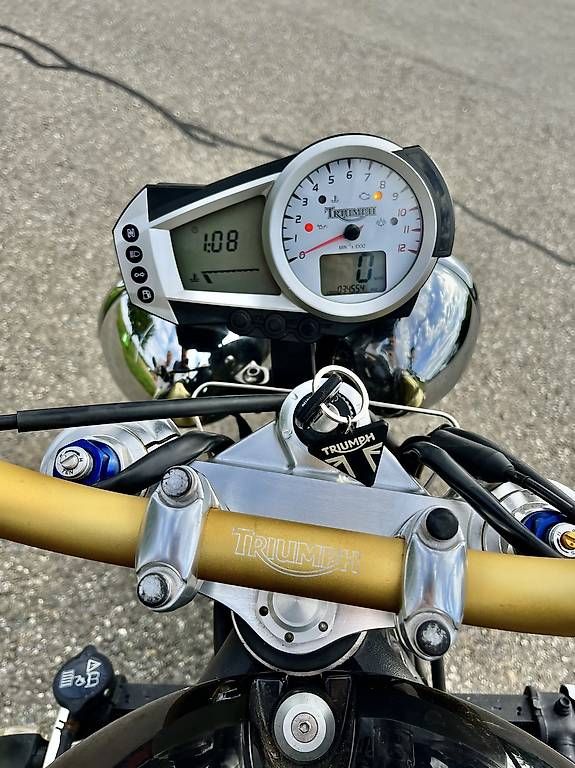 Strada: Triumph Speed Triple 1050 – Usato da Luzern venduto da auua 3