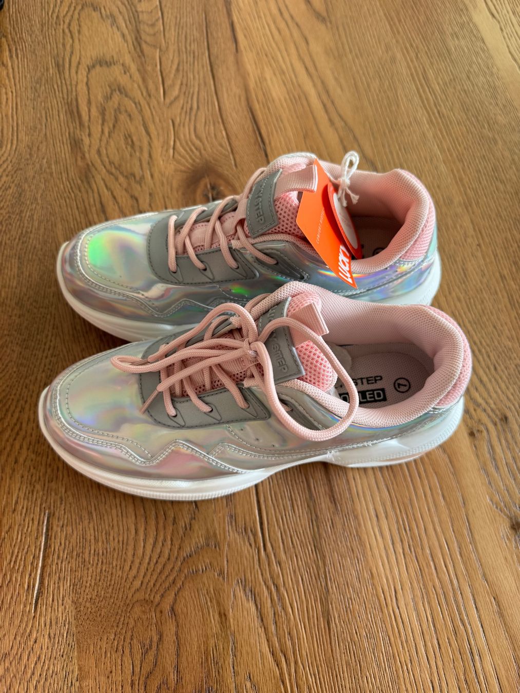 Scarpe da donna: Chaussure holographique taille 37 neuve – Nuovo e nell'imballaggio originale da Lausanne venduto da kol_zct9 1