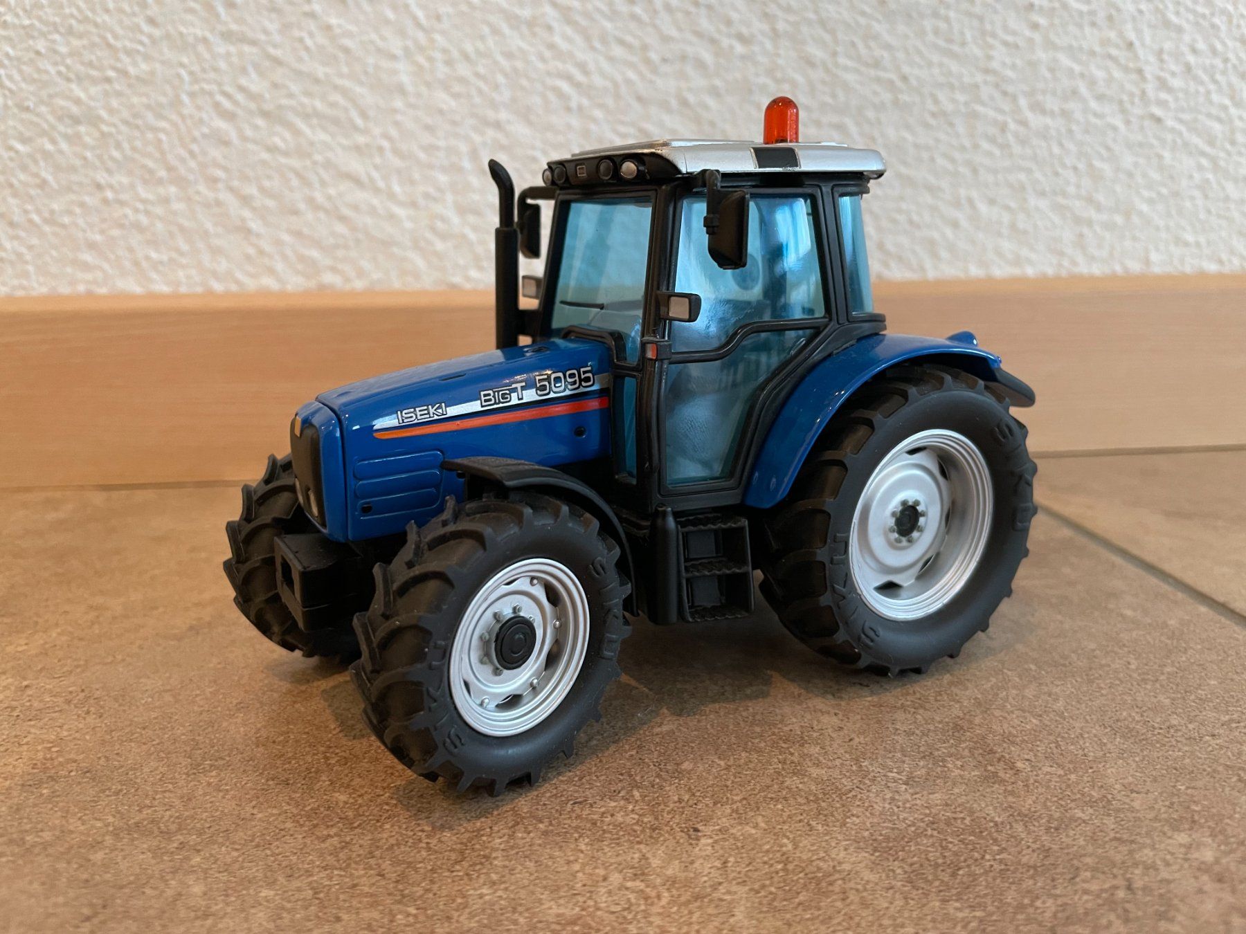 Iseki Trattori: SIKU Iseki BIG T 5095 – Nuovo e nell'imballaggio originale da Kreuzlingen venduto da Stefan1150