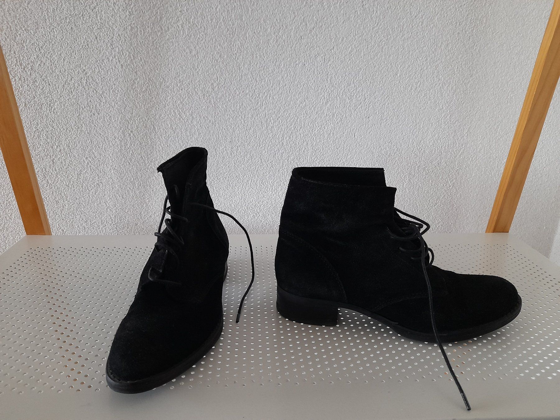 Scarpe da donna: Chaussures bottines noires – Usato da Mont-sur-Lausanne venduto da Pioutch