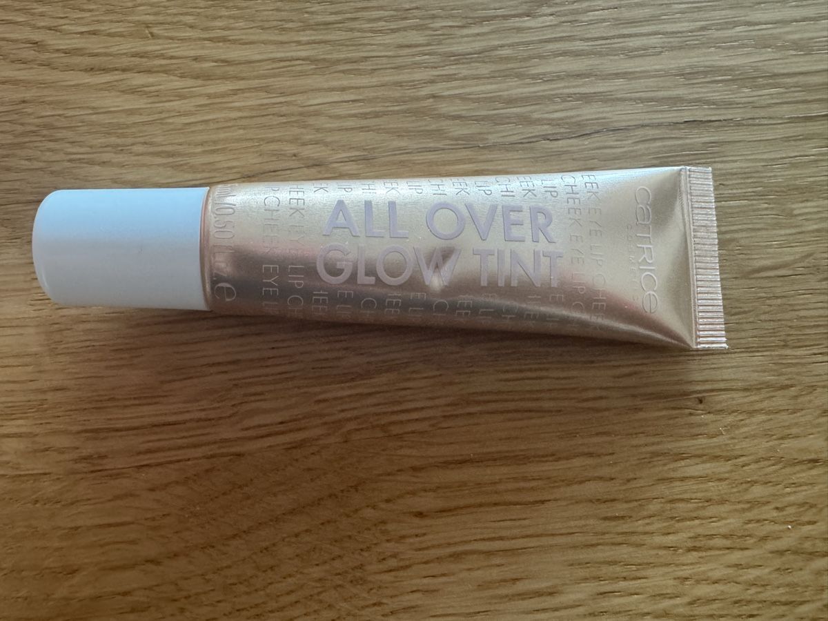 Catrice Make-up: Catrice Cosmetics. Flüssiger Highlighter All Over Glow Tint – Neu und originalverpackt aus Winkel von Schorley