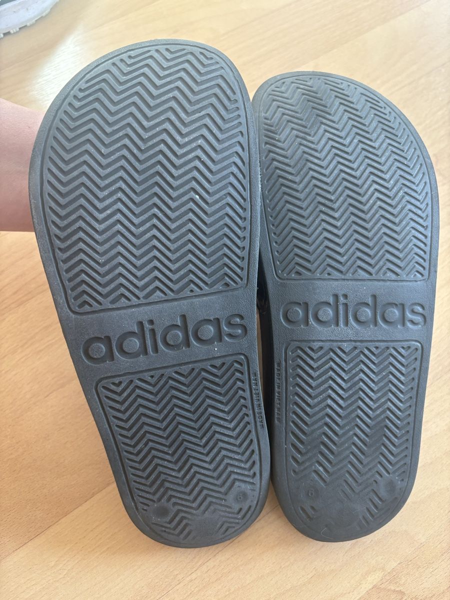 Adidas Scarpe da donna: Adidas Pantoletten, Gr 9 – Usato da Schliern b. Köniz venduto da Giulae 1
