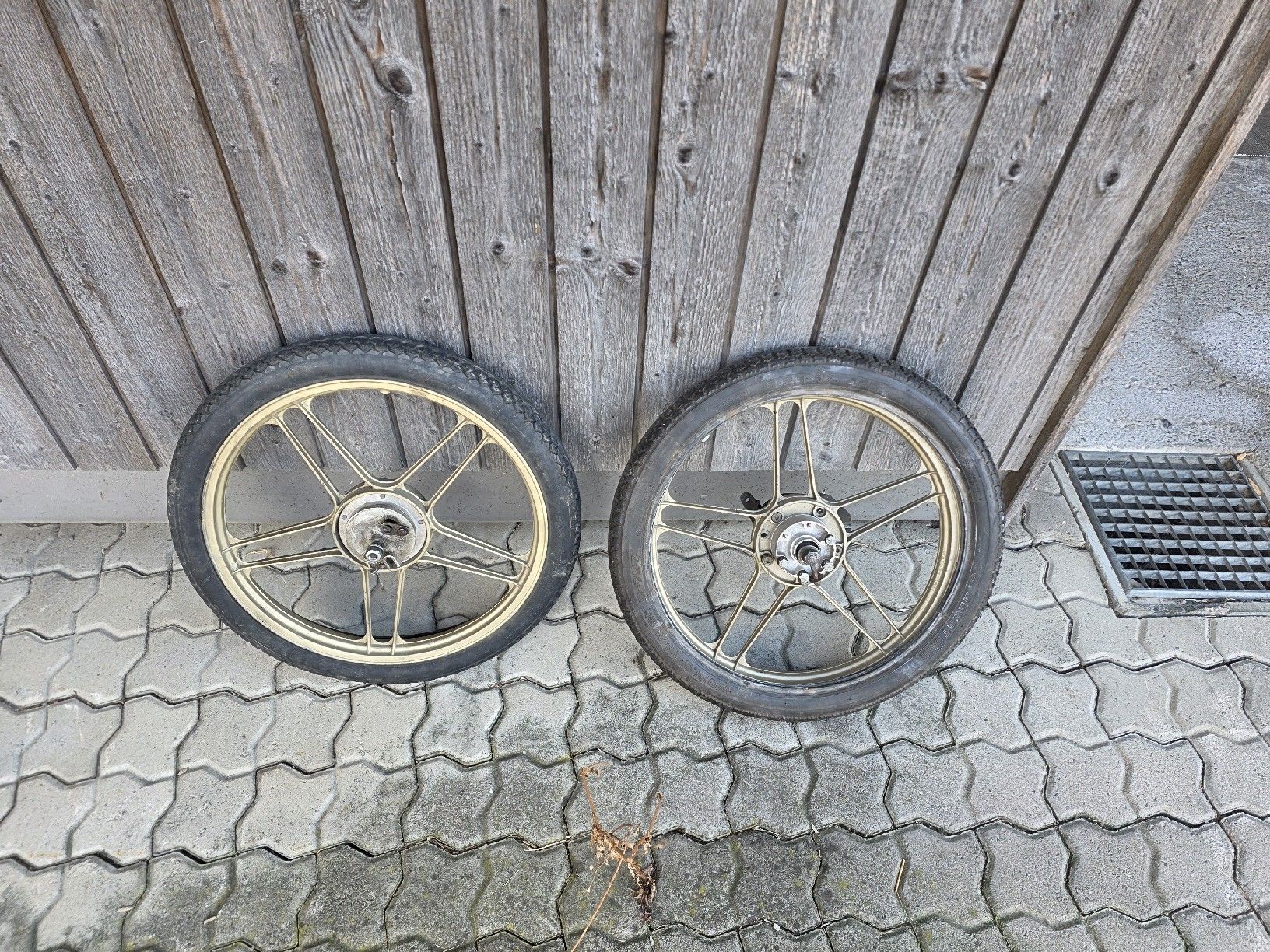 Puch Pneus & Kompletträder: puch Sternfelgen Radsatz – Gebraucht aus Adlikon b.Regensdf von Gwerd96