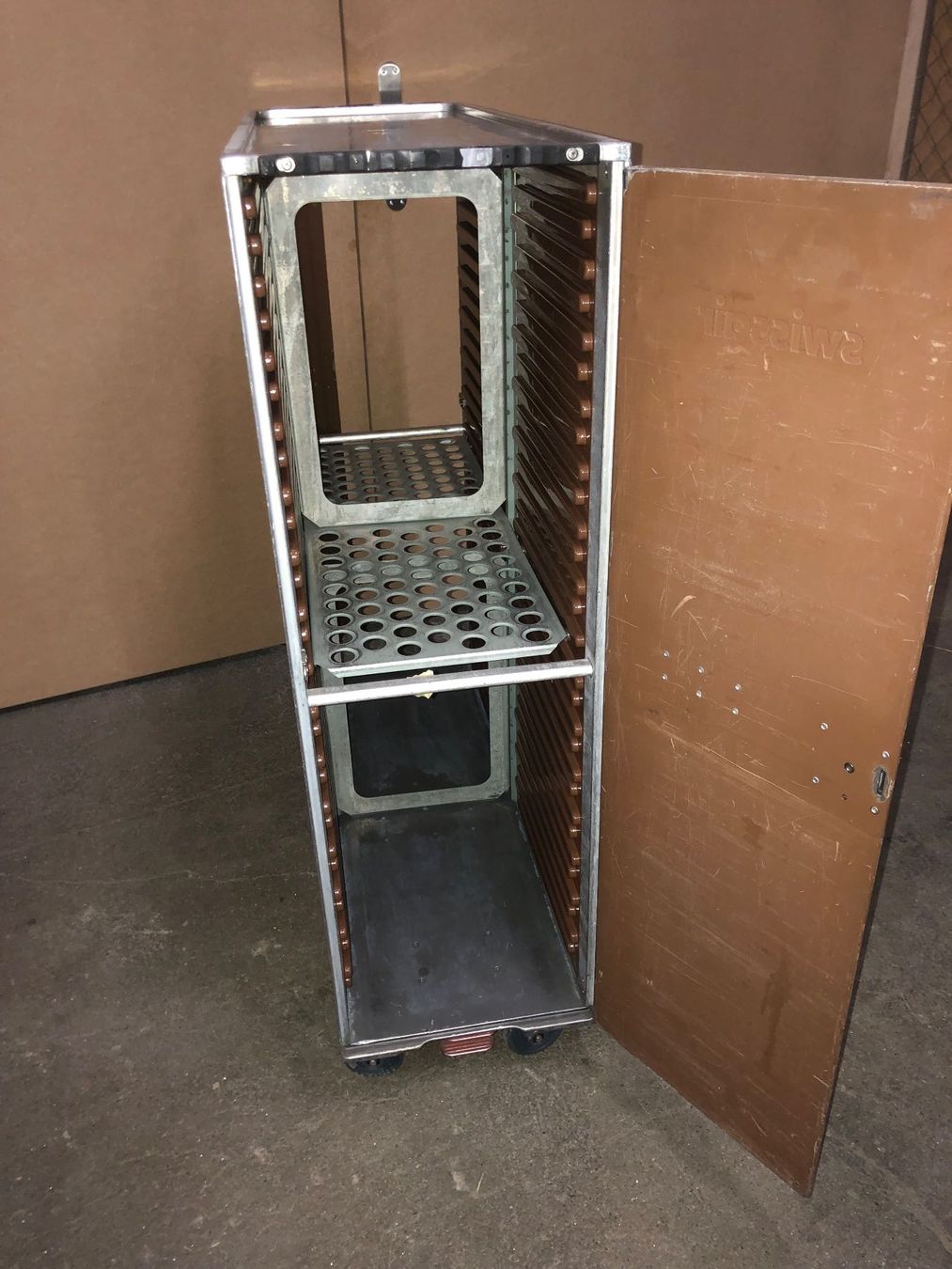 Swissair Sonstiges zu Aviatik: Original Swissair Trolley – Gebraucht aus Winterthur von mariflo 2