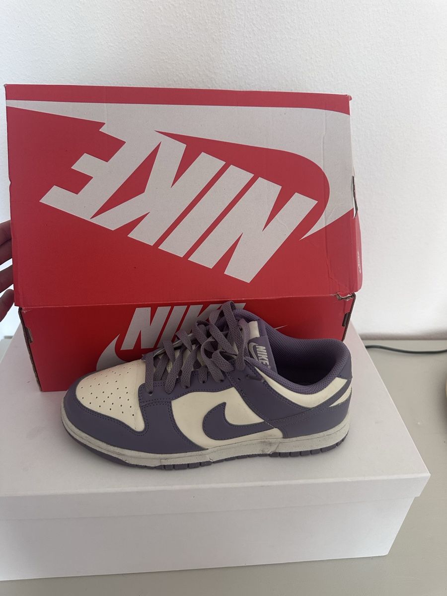 Nike Scarpe da uomo: Baskets Nike Dunk Low violet/crème pointure 41 neuves – Nuovo (secondo la descrizione) da Vevey venduto da ant_5q9y