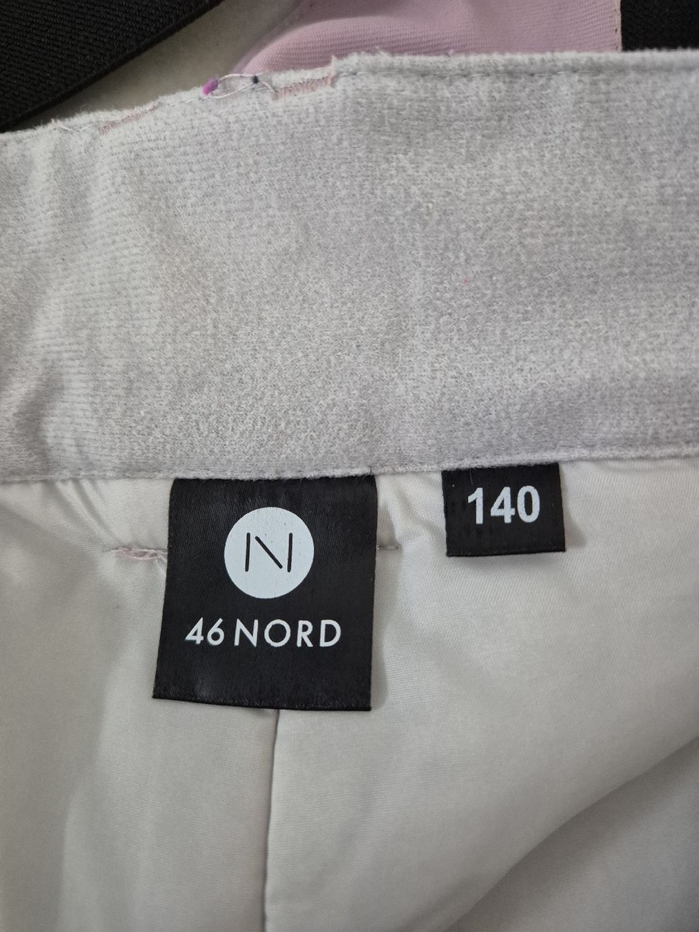46 Nord Pantaloni: 46 Nord Skihose rosa Grösse 140 – Usato da Adliswil venduto da Stardust11 4