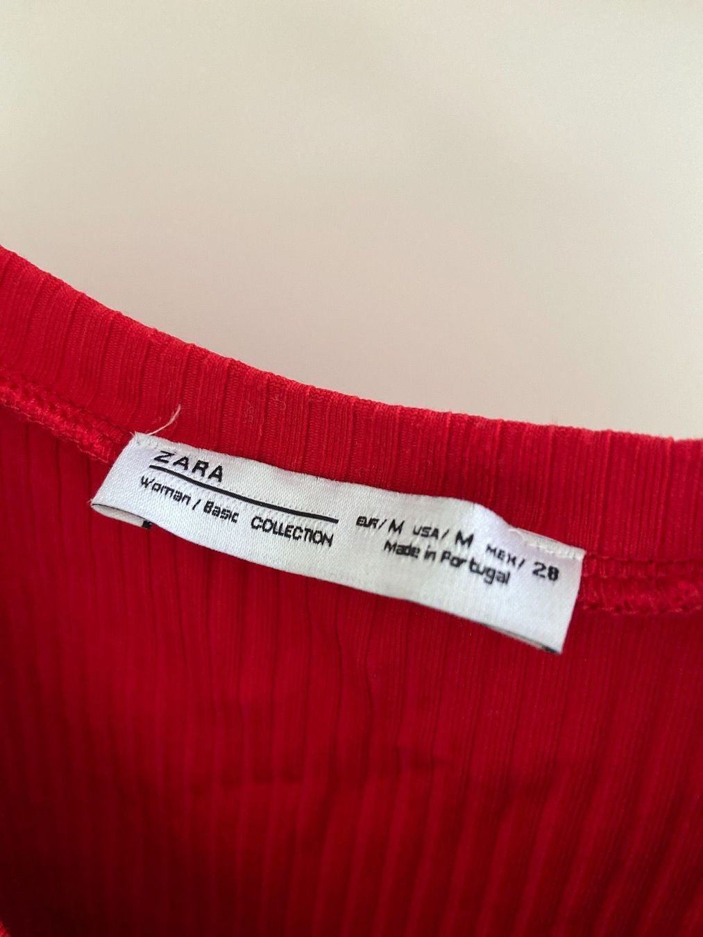 Top: rotes Zara Oberteil – Usato da Luzern venduto da 2ndchances 1