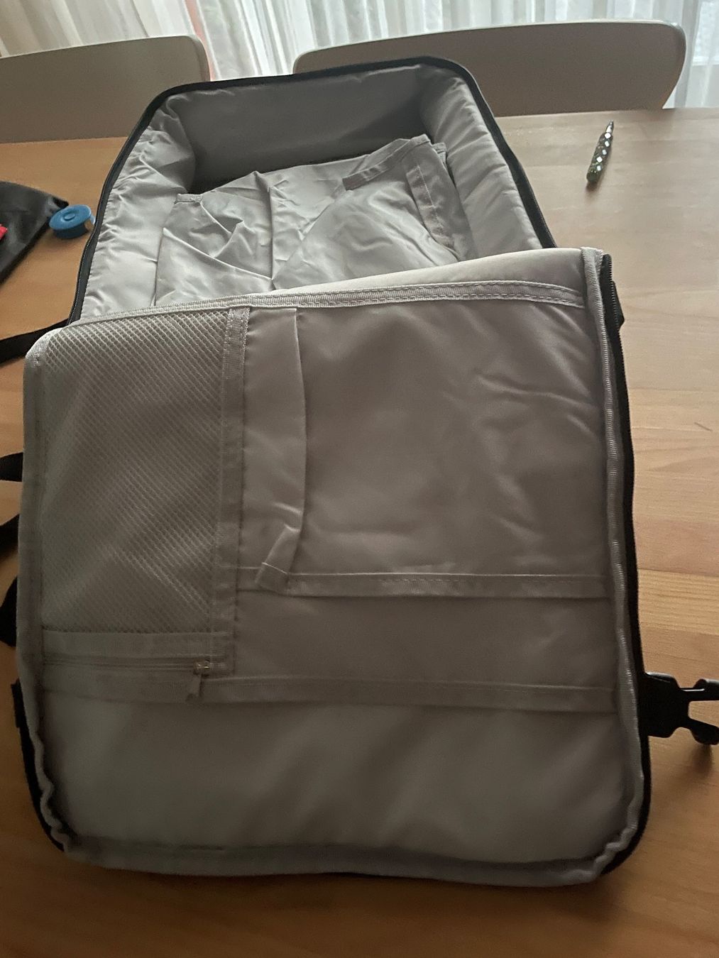 Zaini: neuwertiger Flugzeugrucksack mit USB Anschluss – Nuovo e nell'imballaggio originale da Regensberg venduto da Qanussa 5