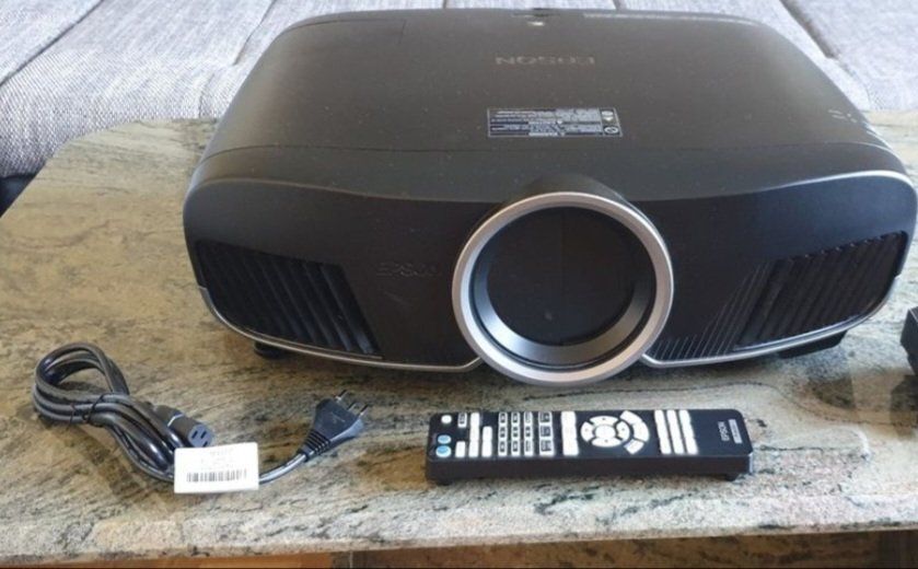 Epson Proiettori: Epson Beamer EH-TW9300 – Usato da Seengen venduto da Fb0