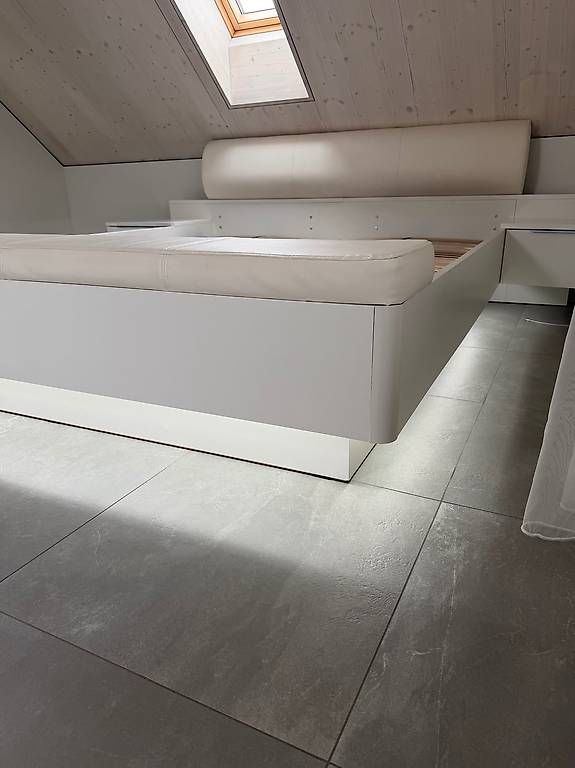 Letti: Elegantes Doppelbett mit Seitenkomoden – Usato da Buch am Irchel venduto da ber_8fgp 3