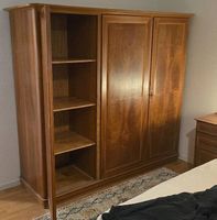 Schöner Echtholz-Kleiderschrank (3-türig)  Massivholz