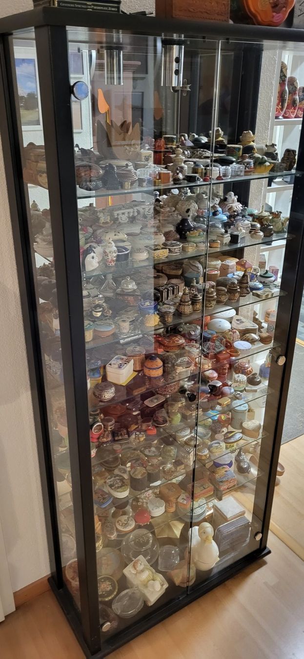 Vitrines: Döschen-Sammlung mit zwei Vitrinen – D'occasion à Luzern par Plex99 2