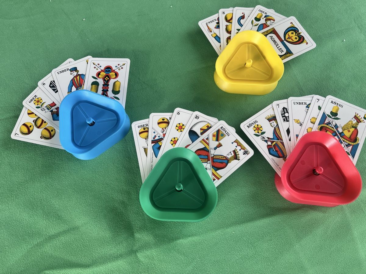 Giochi: Spielkartenhalter im 2-er Set – Nuovo e nell'imballaggio originale da Neuenkirch venduto da zwimpferspiel 1