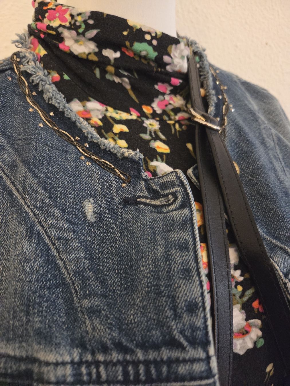 Giacche: Jeansjacke Grösse 36/38 – Usato da Hünenberg See venduto da Atsemet 1