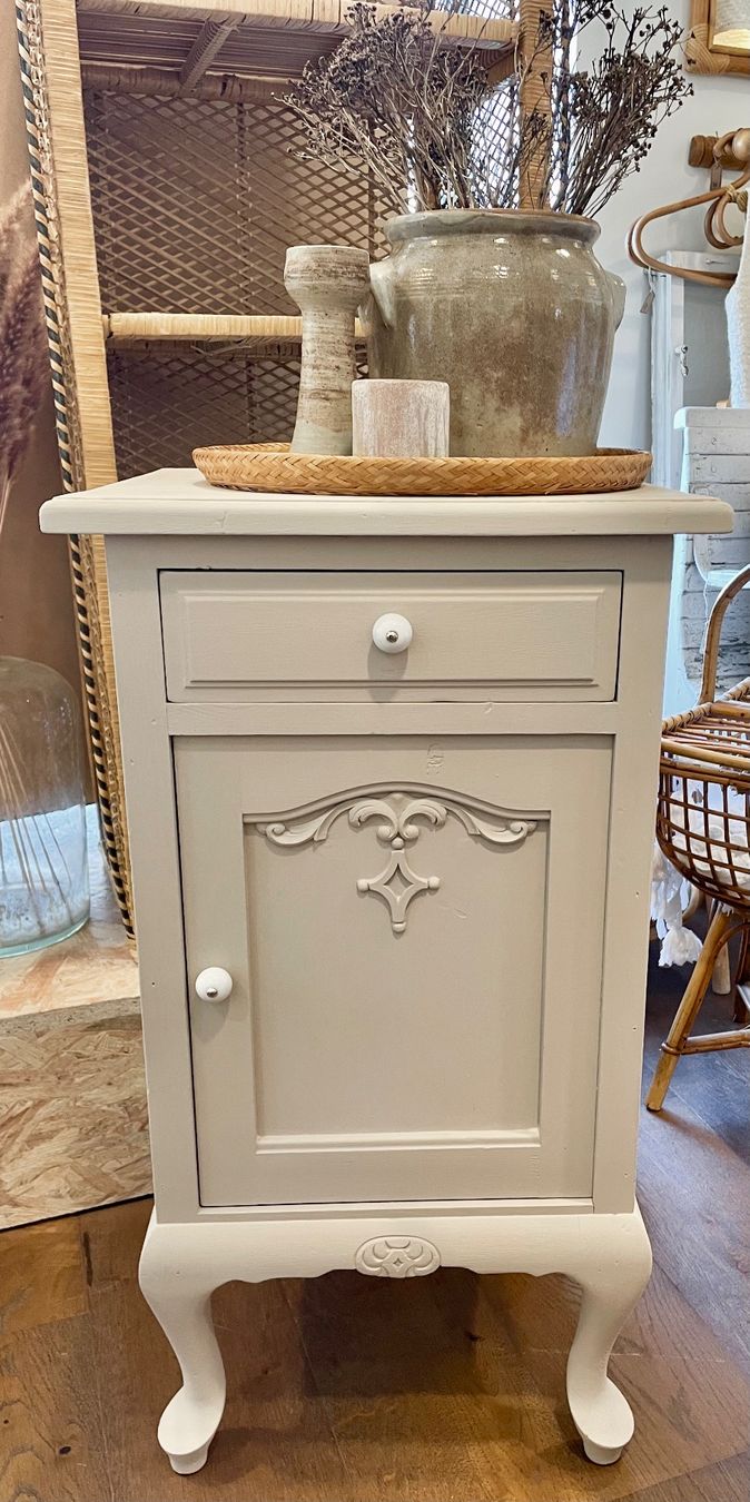 Comodini: Nachttisch hellgrau im Shabby Chic – Usato da Sirnach venduto da dasrosahaus