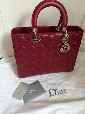 Sac lady Dior grand modèle avec la anse