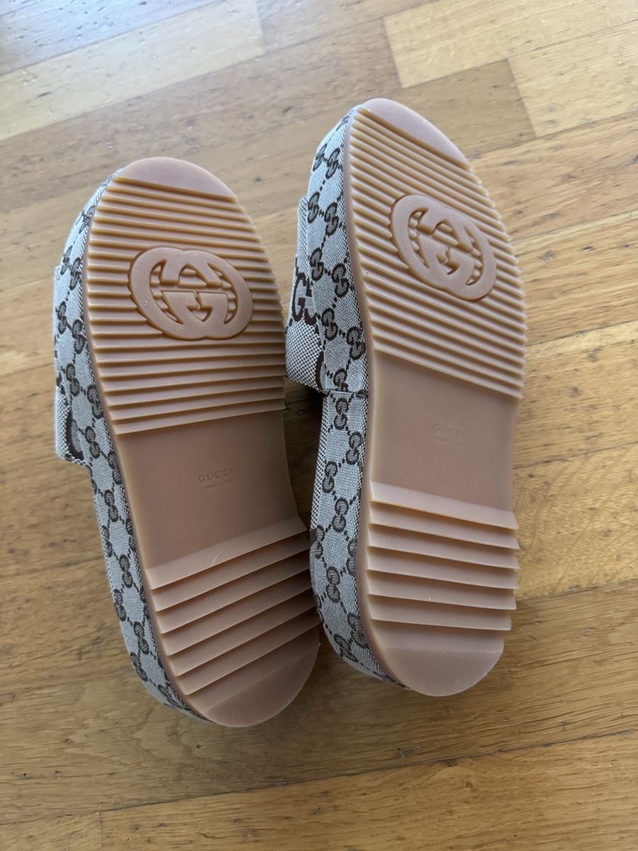 Gucci Scarpe da donna: GUCCI Damenpantolette mit Plateausohle – Usato da Volketswil venduto da pokemaniaccc 3