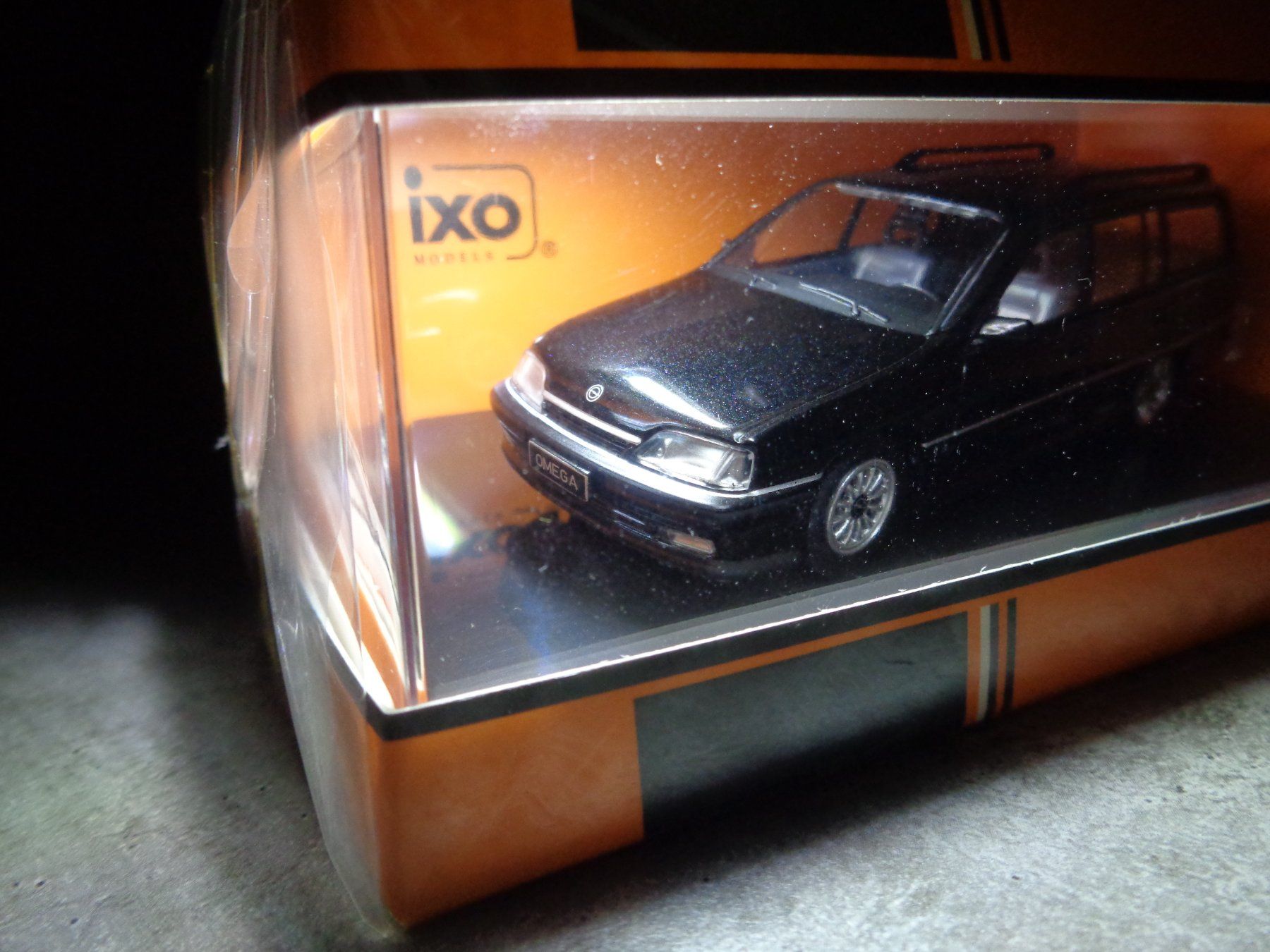 Opel Modellini d'auto: Ixo 1:43 Opel Omega A2 1990 – Nuovo e nell'imballaggio originale da Reconvilier venduto da rallycar 1