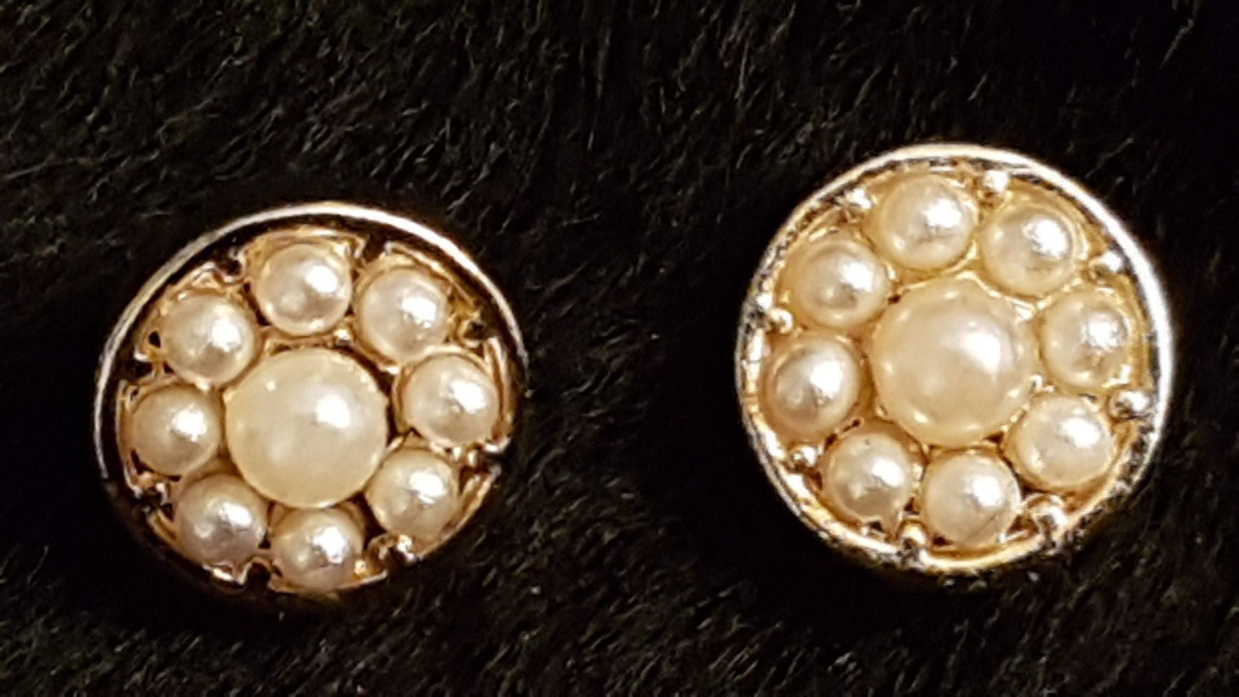 Orecchini pendenti & Orecchini a lobo: Ohrstecker Perlen in Blumenform, goldfarben – Usato da Ettingen venduto da Maranathatalitha