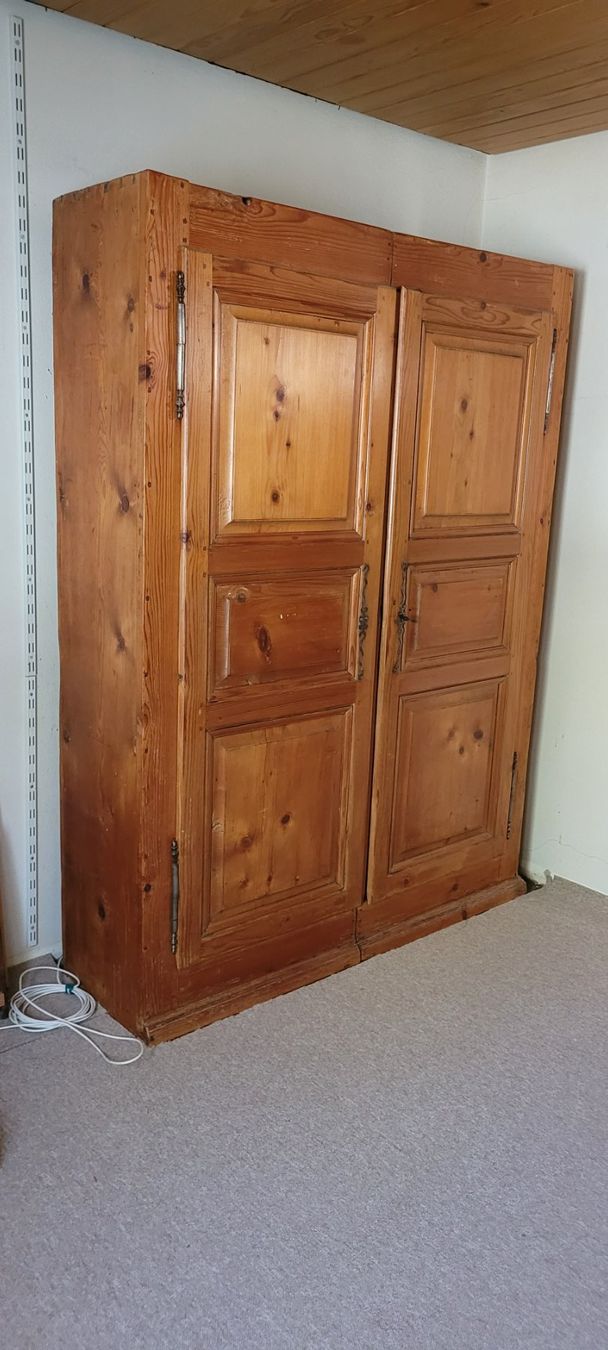 Armadi: Armoire en sapin Louis XIII – Usato da Le Landeron venduto da pat_5ygm