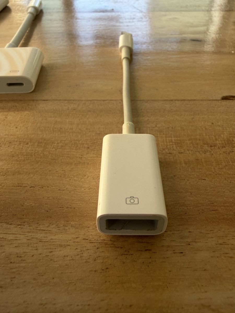 Apple Unità & Adattatore: Apple Lightning Adapter HDMI, SD Card und USB – Usato da Otelfingen venduto da Otto4 4