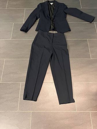 Damen-Anzug mit zwei Sacks