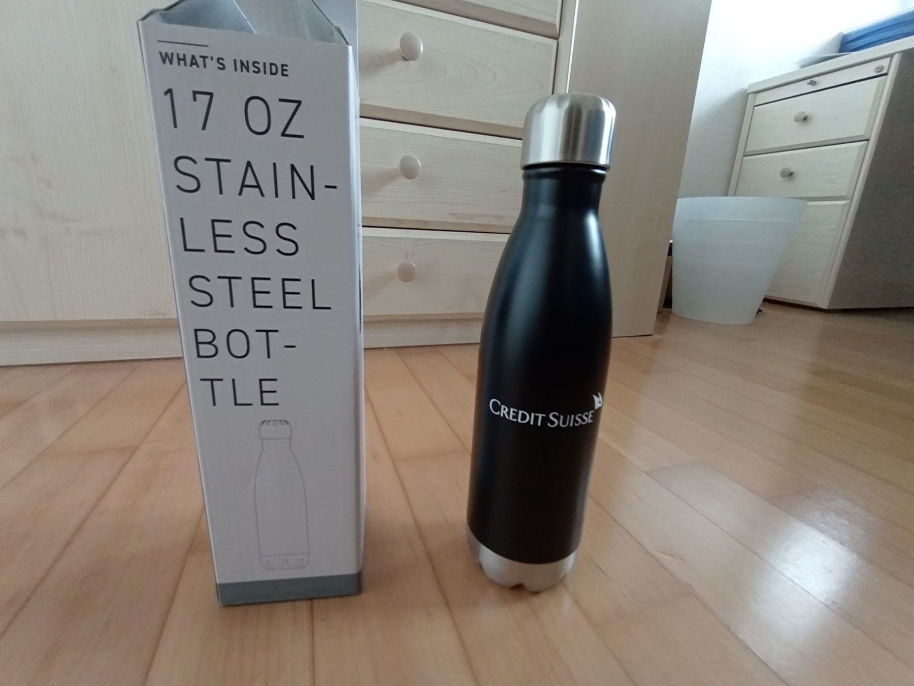 Borracce & Thermos: Flasche Credit Suisse H2 Go – Nuovo e nell'imballaggio originale da Wädenswil venduto da Mirm1.0 1