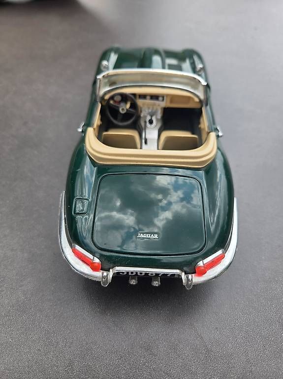 Modellini d'auto: Jaguar "E" Coupé (1961)  – Usato da Herznach venduto da koro02 2