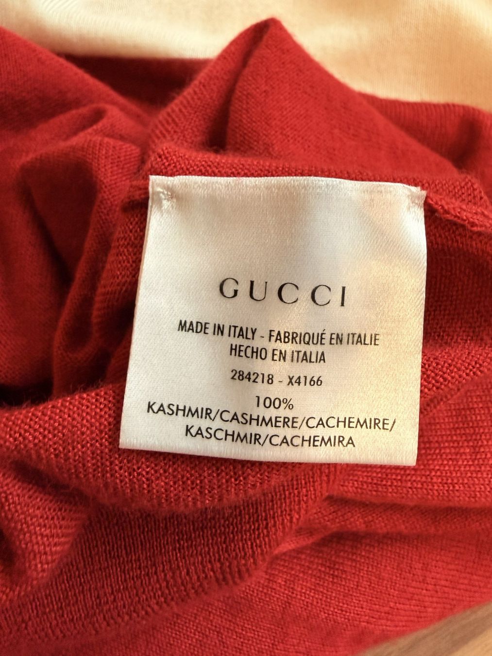 Kleiderpakete: Damen Bluse & kurzarm Pullover Gucci – Gebraucht aus Weisslingen von Gepy1 9