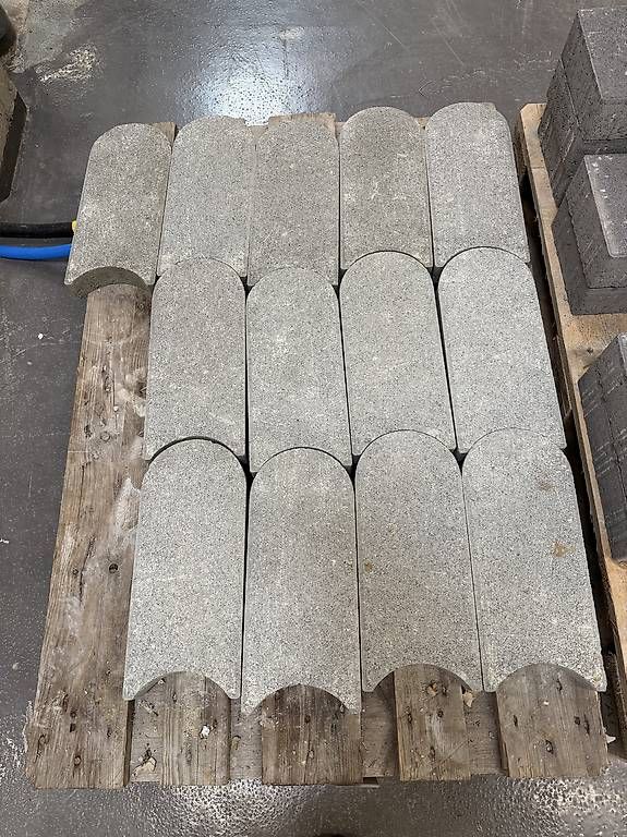 Rivestimenti per pavimenti: Rasenkante Stein Restposten – Nuovo e nell'imballaggio originale da Muttenz venduto da Serkan013 2