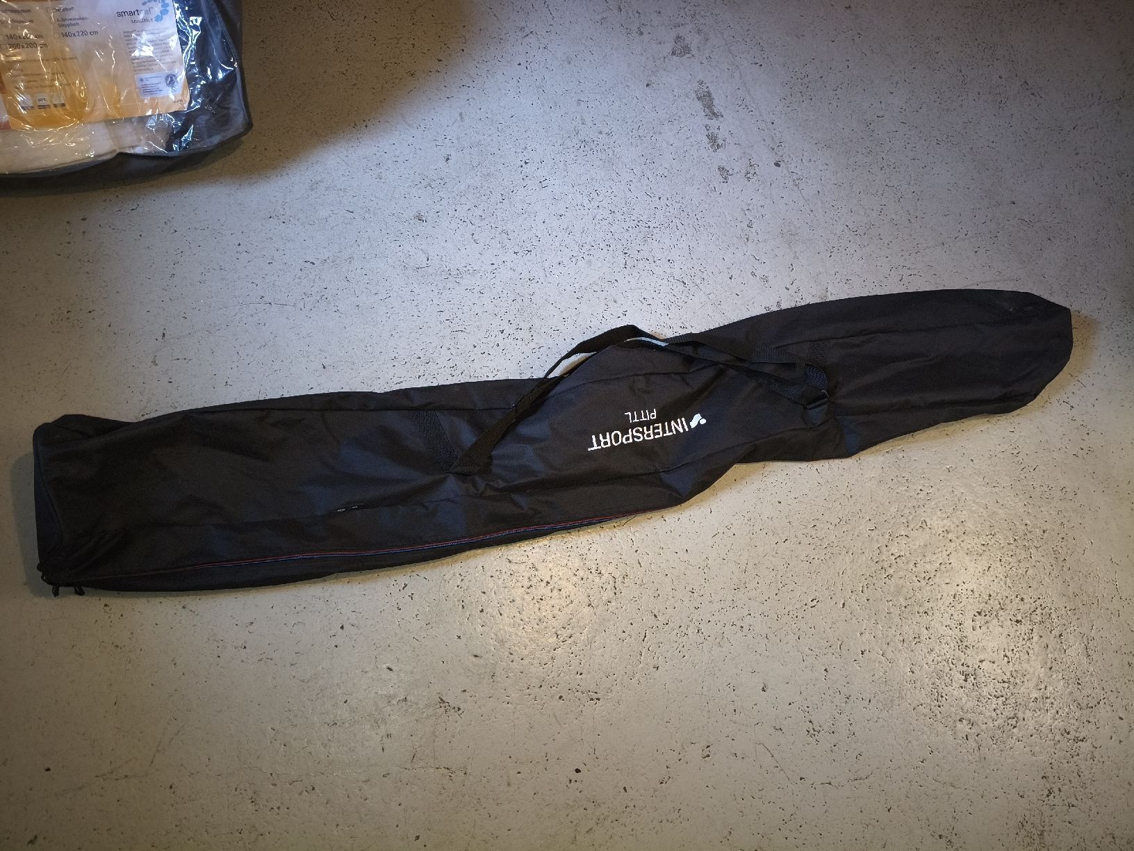 Sacs: Skibag black Intersport good condition - Sack für Ski – D'occasion à Zürich par TrainLine 1