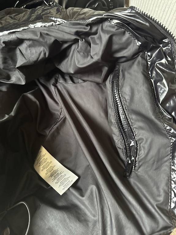 Giacche: THEA3B Berlin Puffer Jacket Schwarz/Glänzend - Gr.S – Usato da Unteriberg venduto da jas_86ch 4