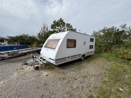 Wohnwagen mit neuem Vorzelt