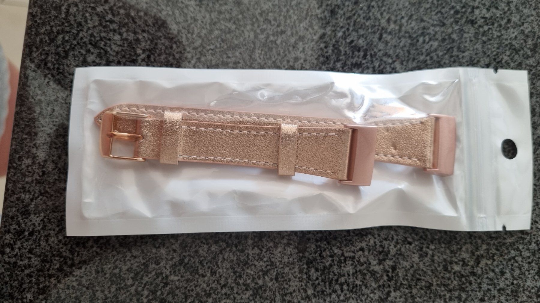 Fitbit Smartwatch: Armband Fitbit Charge 3 – Neu und originalverpackt aus Ganterschwil von Nike18