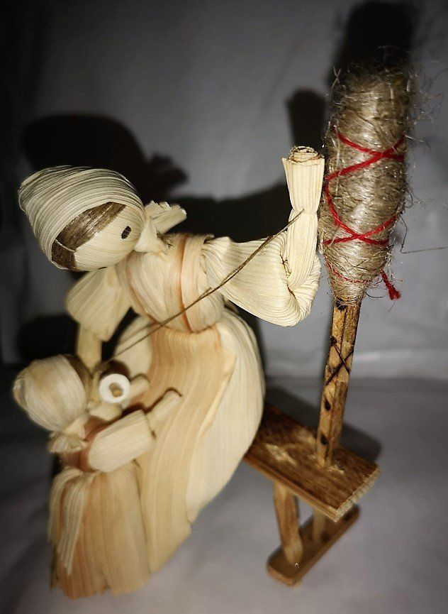 Figuren: Maisblattfigur Spinnerin mit Kind – Neu (gemäss Beschreibung) aus Lutzenberg von Pinschi01