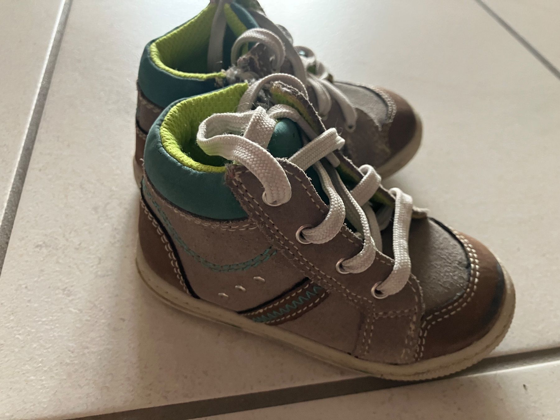 Schuhe für Jungen: Twisty Schuh Gr. 19 – Gebraucht aus Chur von steffeli04