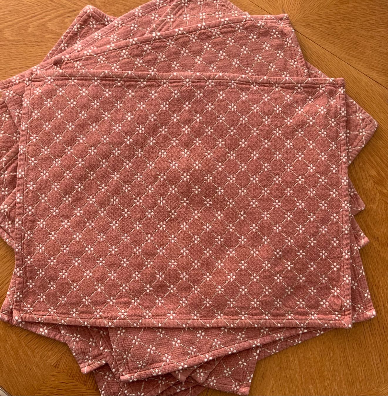 Set di tavolo e panche: 14er-Set Vintage Hotel-Tischsets – Usato da Sempach Station venduto da blackhors 4