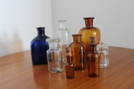 Konvolut aus Antiken - Vintage Apothekerflaschen