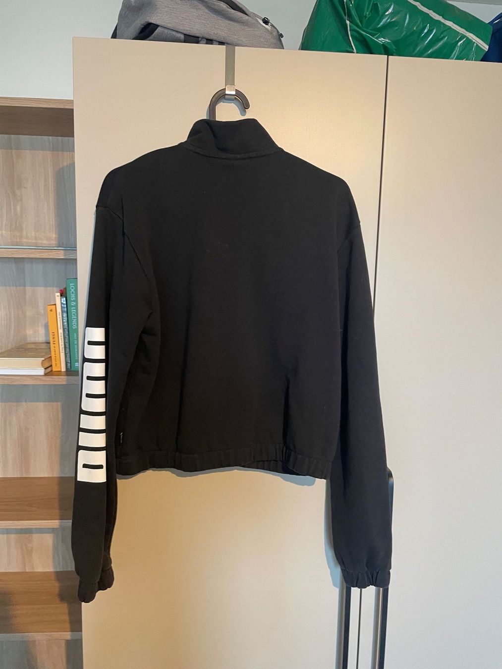 Puma Maglioni & Felpe: Schwarzer Puma Pullover mit Reissverschluss, Gr. M, Top – Usato da Zürich venduto da k42m 2
